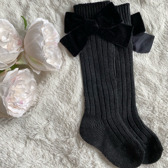 Other - ✨SOLD✨Baby Girl Knee High Socks With Bow 🎀